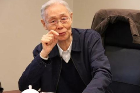 逄先知:毛泽东为何删掉宪法草案中“国家元首”条文,并拒绝命名为“毛泽东宪法”