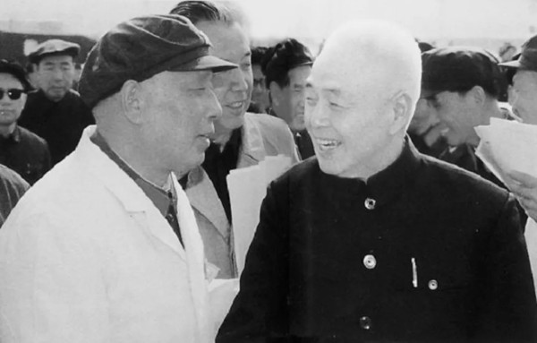 两任卫生部部长的开国少将,响应江南体育app下载入口
号召积极推广“赤脚医生”模式