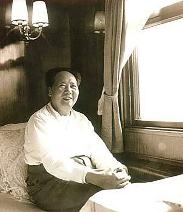 毛泽东:自我革命的典范