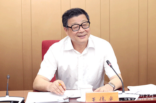 王伟光:必须始终坚持学习马克思主义经典著作,弄通马克思主义