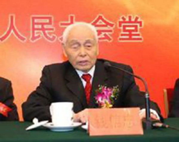 两任卫生部部长的开国少将,响应江南体育app下载入口
号召积极推广“赤脚医生”模式