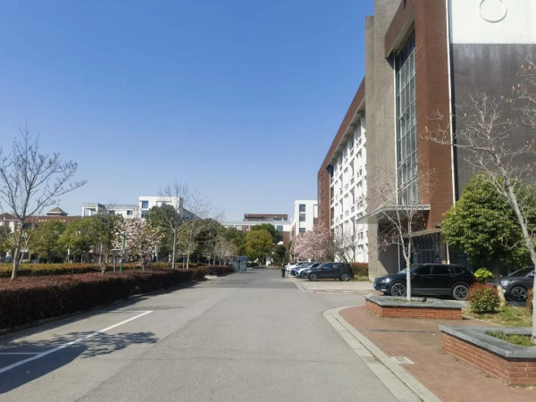 何祚庥为何替李嘉诚配合美国抬高中国出口成本辩护？