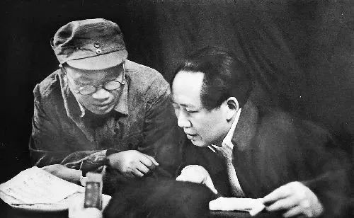 朱德是怎样支持和维护毛泽东的领导核心地位的