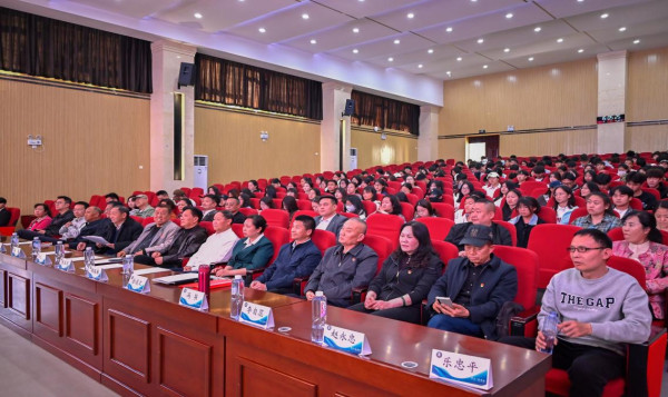 云南举办“百年红色报纸展进校园暨云南省大专院校学生红色经典朗诵大赛”启动仪式